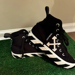 Mid Top Vulcanized Sneaker